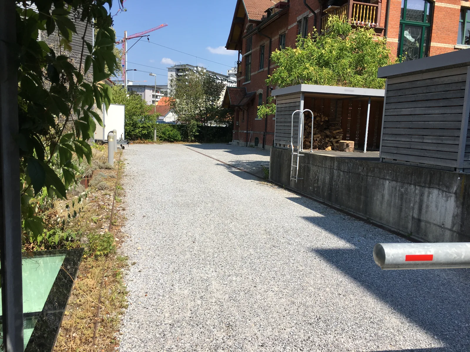 Kiesplatz vor Haus Billinger/Bühler